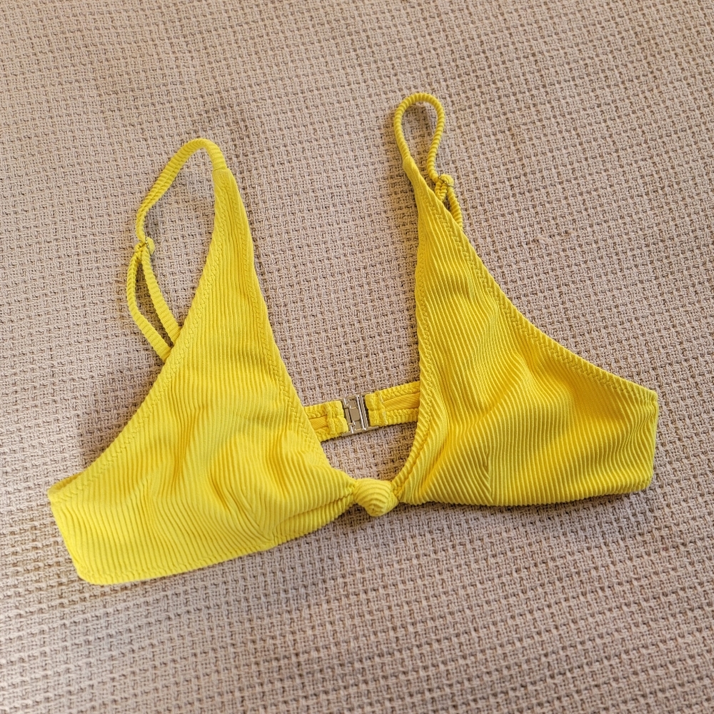 👙WHITE FOX BOUTIQUE RIBBED TIE KNOT BIKINI TOP👙